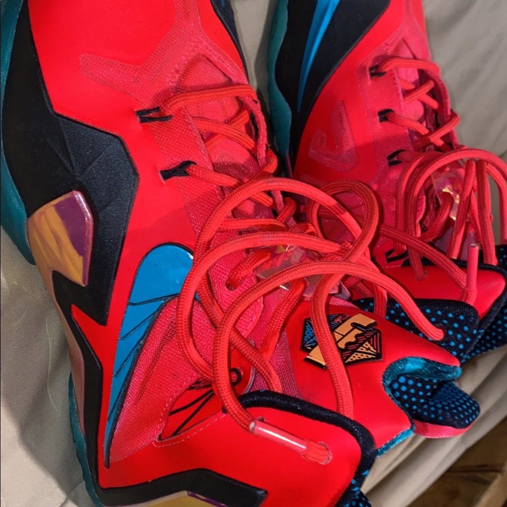 Lebron james - Picture 2 of 4